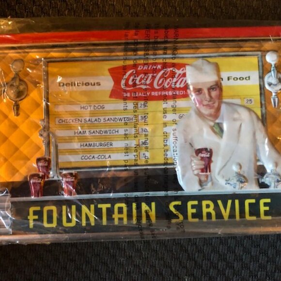 LIKE NEW FOUR HERSEY & COCA COLA TINS - Picture 5 of 5